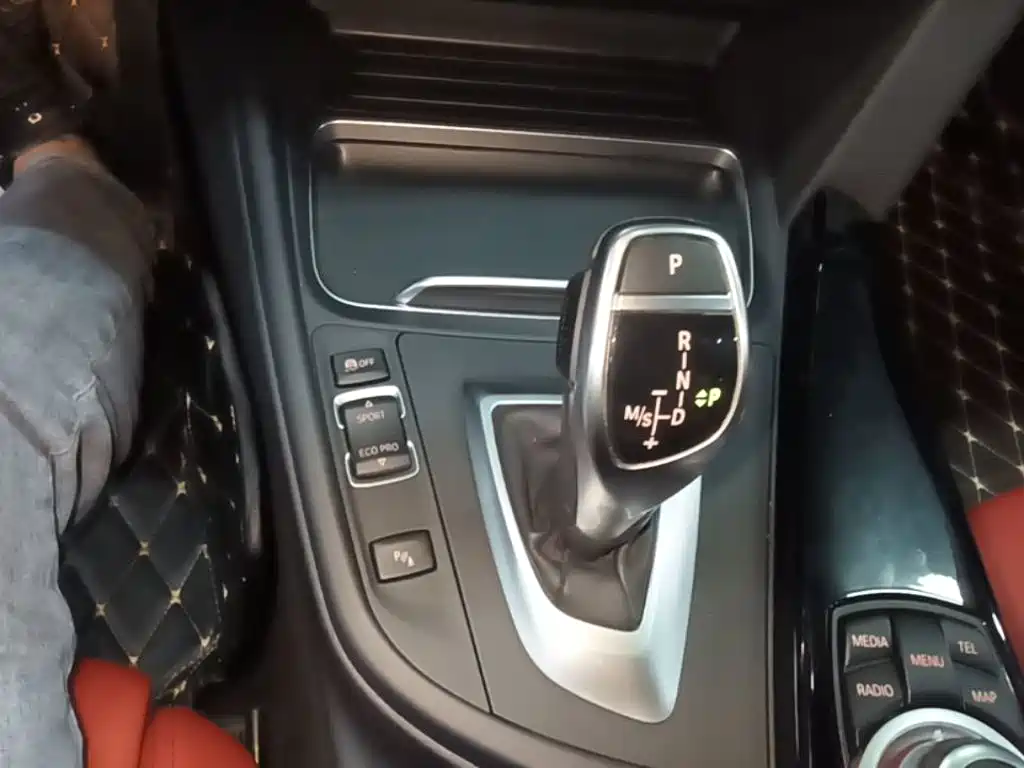 BMW 3 Series 2017 — фото 14