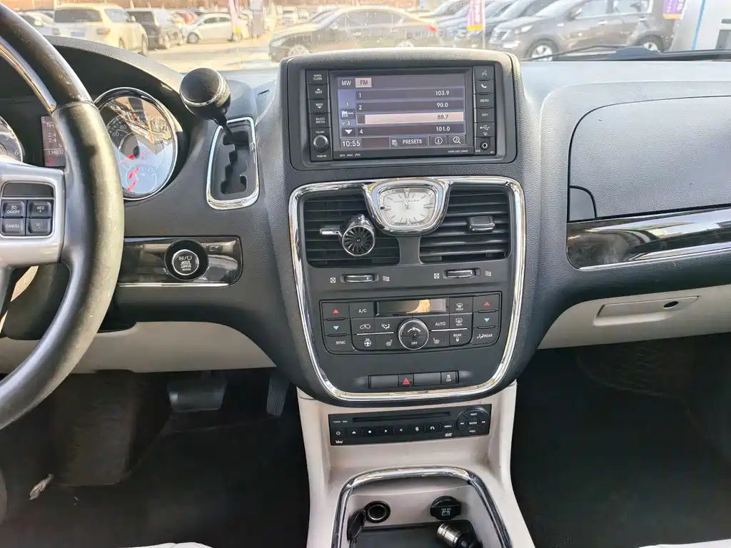 Chrysler Grand Voyager 2014 — фото 12