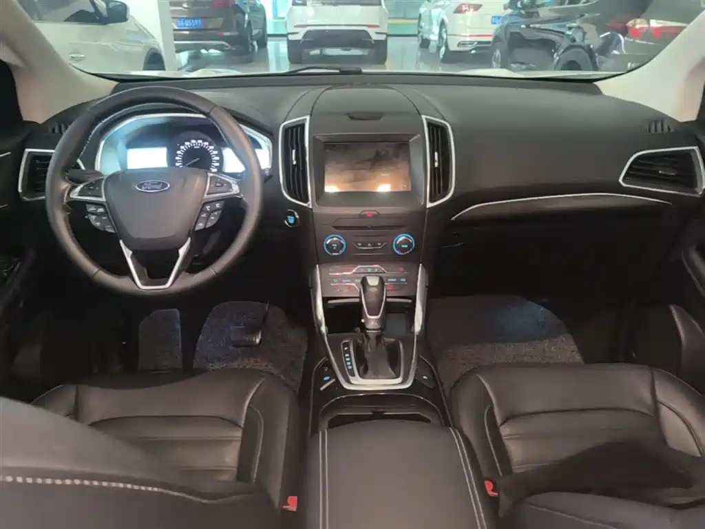 Ford Edge 2018 — фото 10