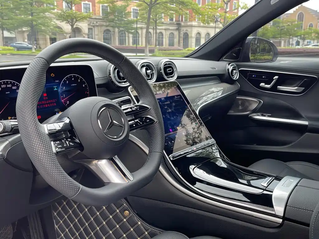 Mercedes-Benz C-Class 2025 — фото 15