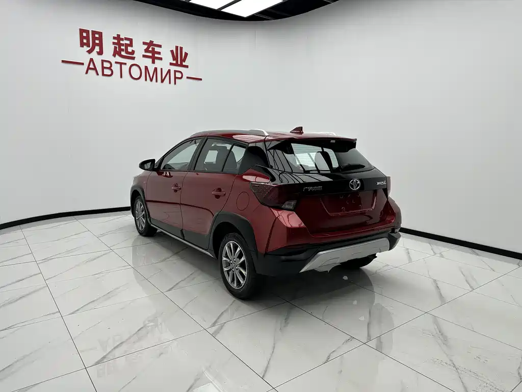 Toyota Yaris L 2022 — фото 8