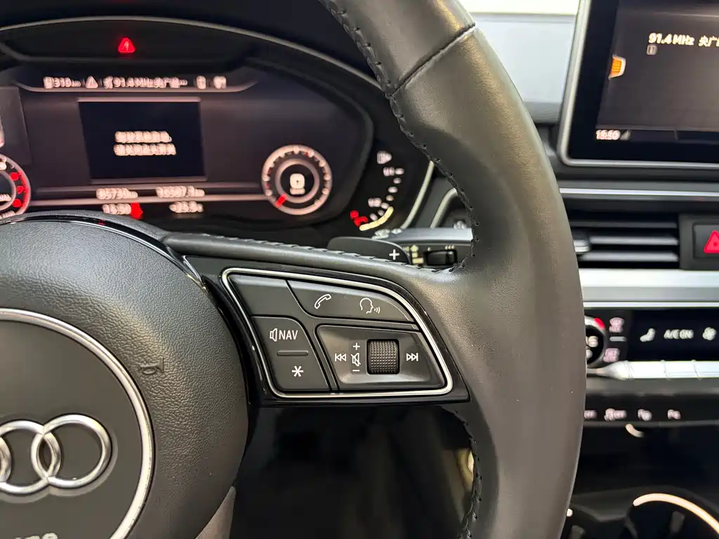 Audi A4L 2019 — фото 14