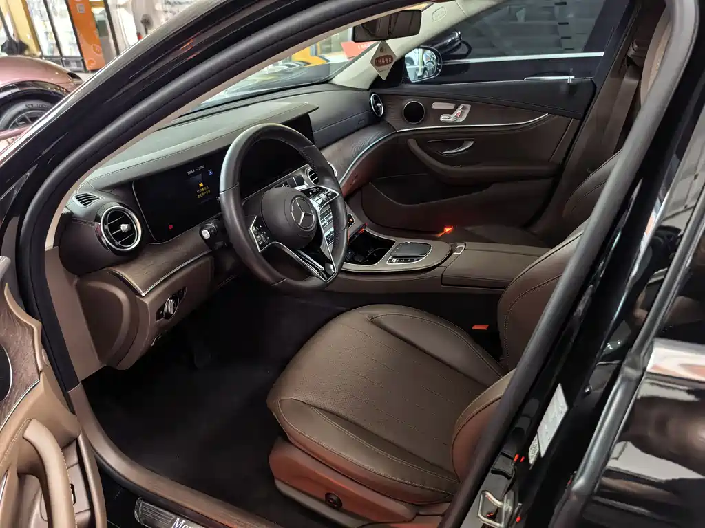 Mercedes-Benz E-Class 2022 — фото 6