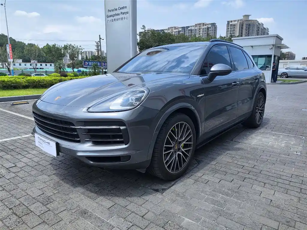 Porsche Cayenne Hybrid 2021 — фото 1