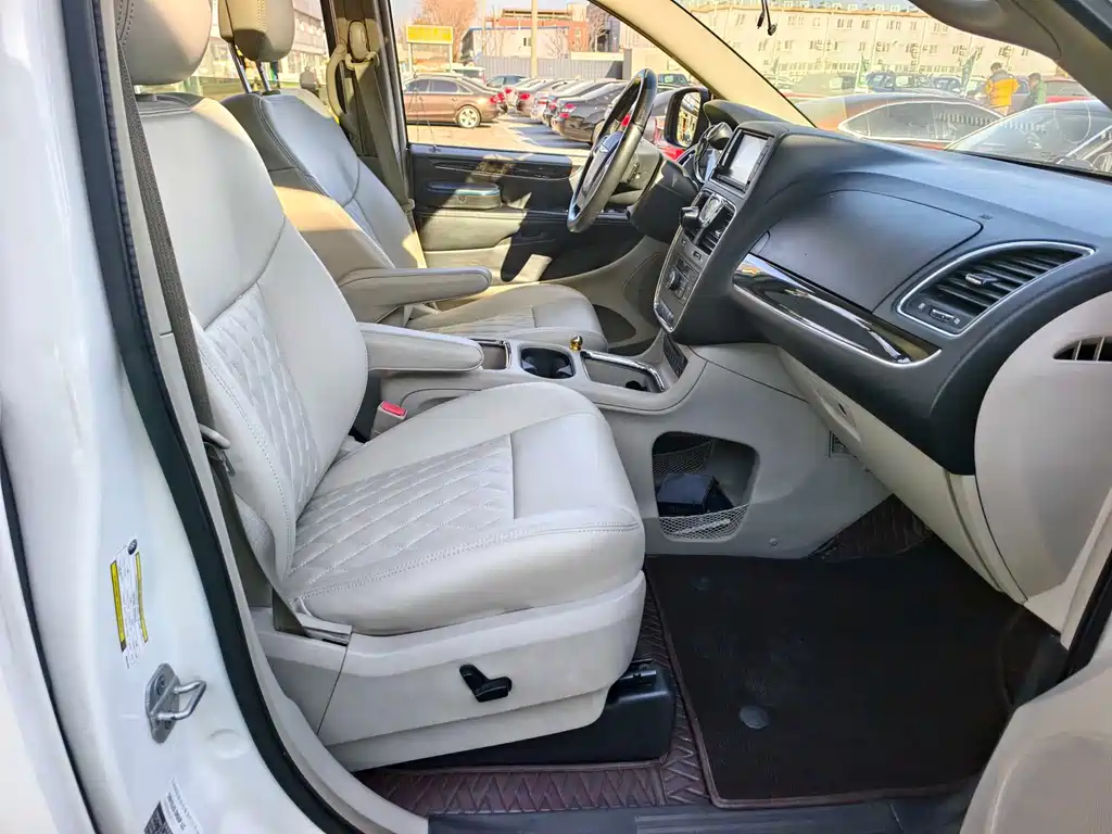 Chrysler Grand Voyager 2014 — фото 14