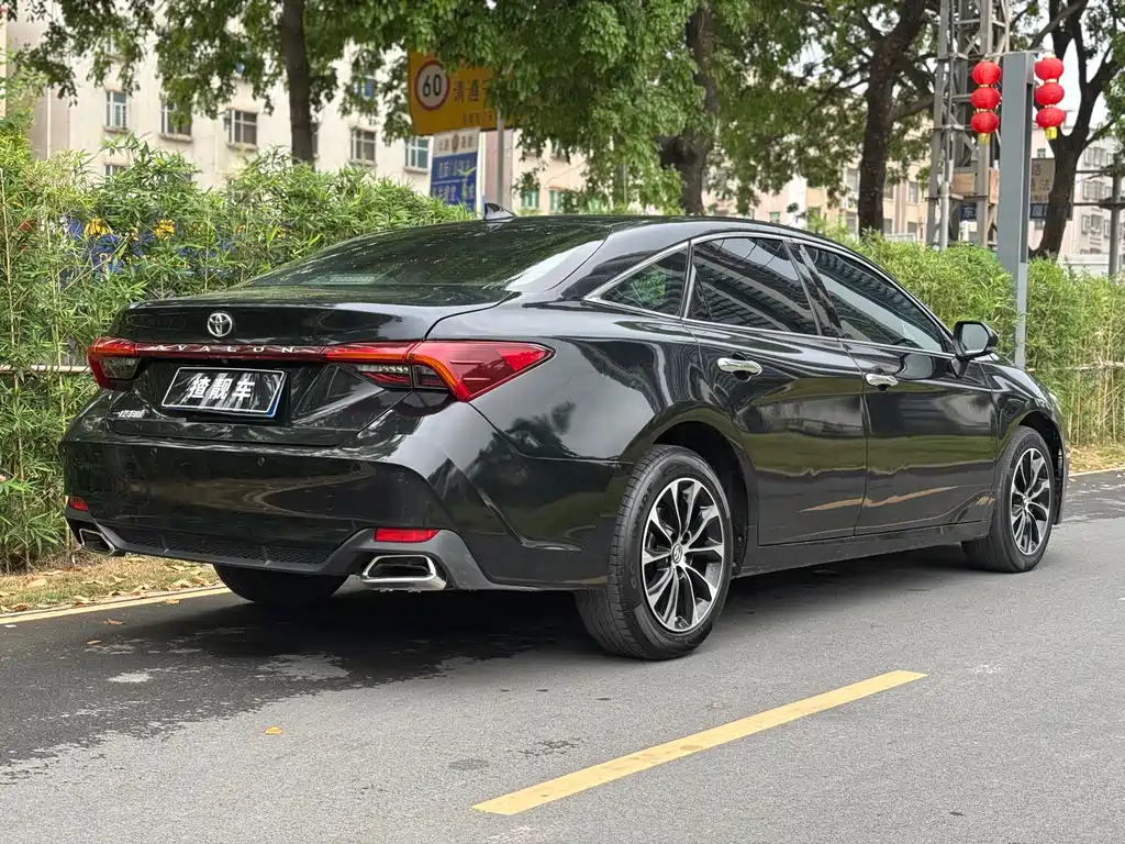 Toyota Avalon 2023 — фото 18