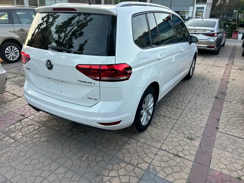 Volkswagen Touran 2016 — фото 4