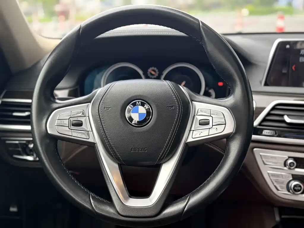 BMW 7 Series 2017 — фото 19