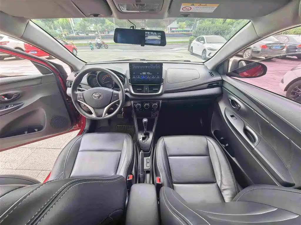 Toyota Yaris L 2023