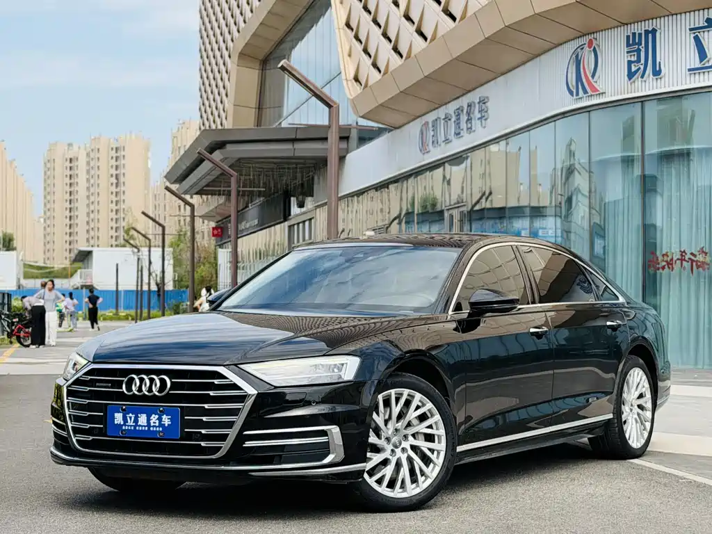 Audi A8 2018 — фото 1