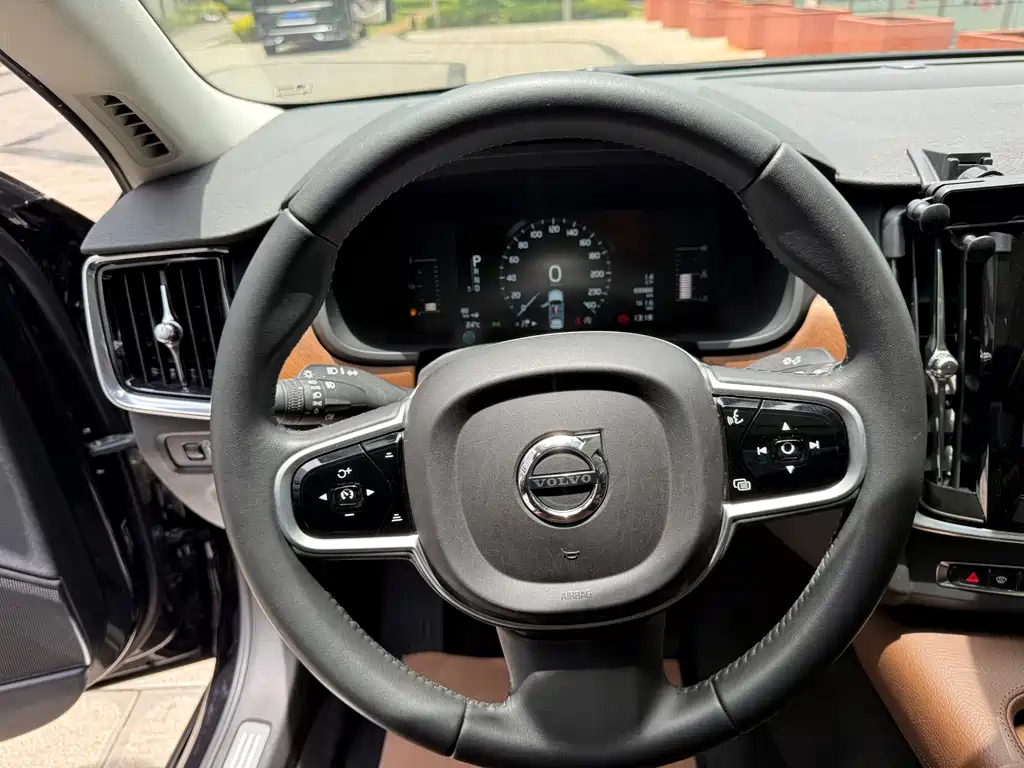 Volvo S90 2018 — фото 23