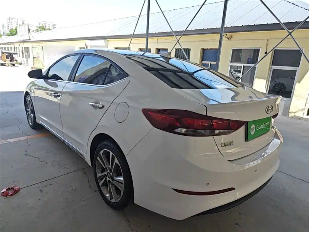 Hyundai Elantra 2018 — фото 5