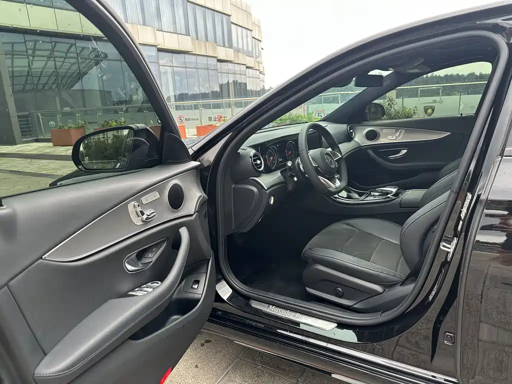 Mercedes-Benz E-Class 2018 — фото 18