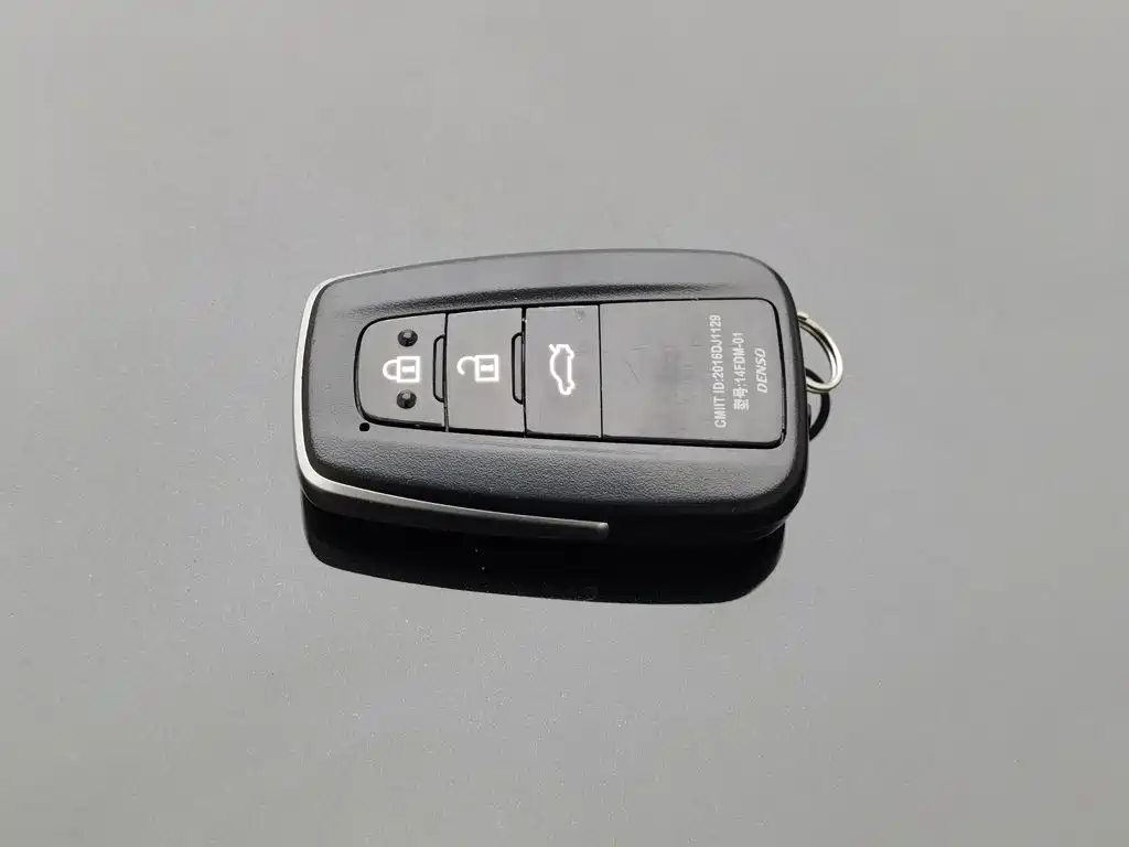 Toyota Camry 2022 — фото 19