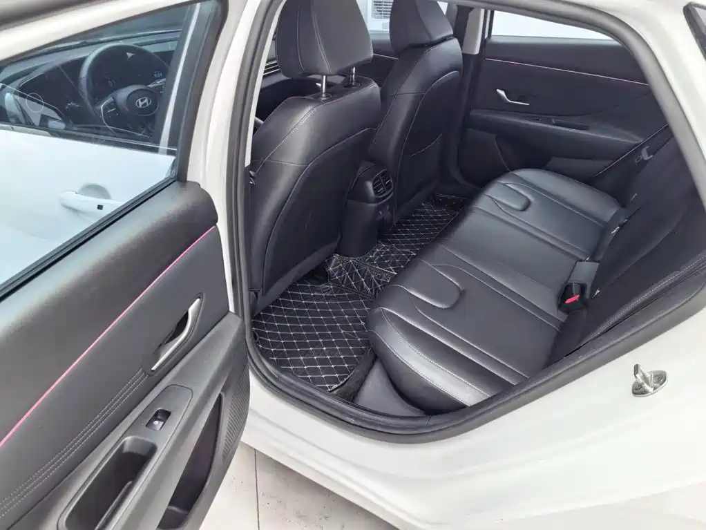Hyundai Elantra 2023 — фото 10