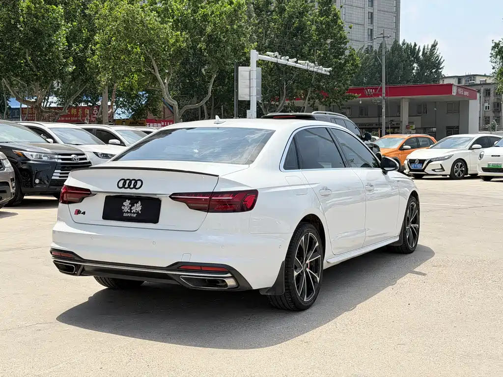 Audi A4L 2021 — фото 9