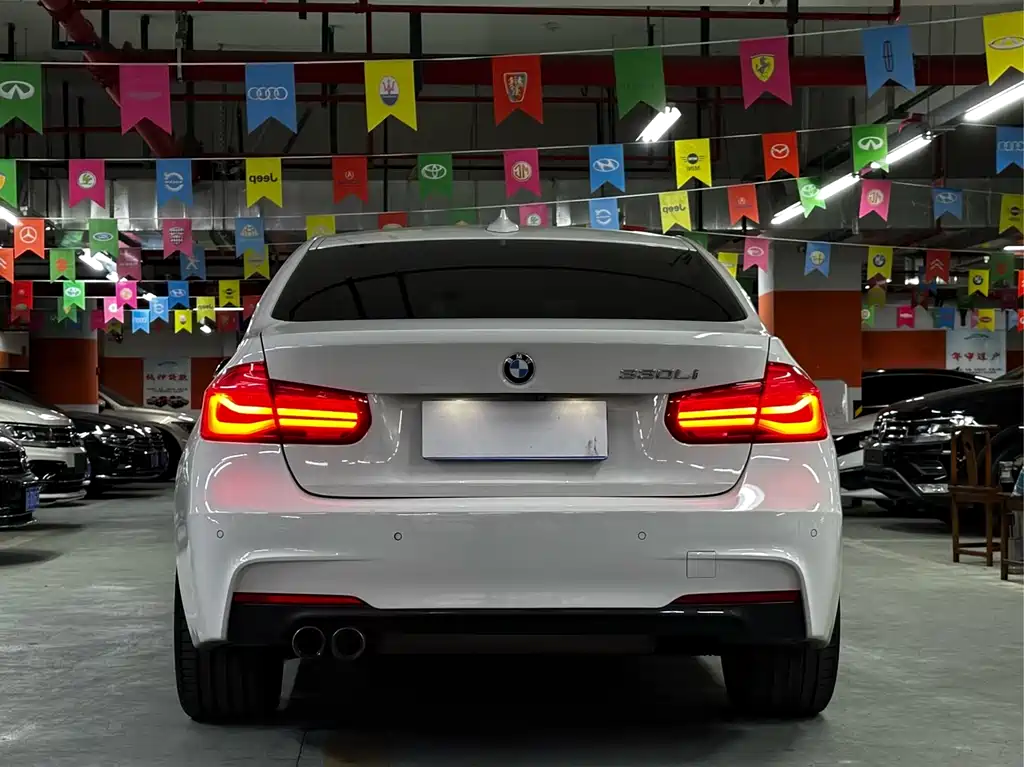 BMW 3 Series 2019 — фото 14