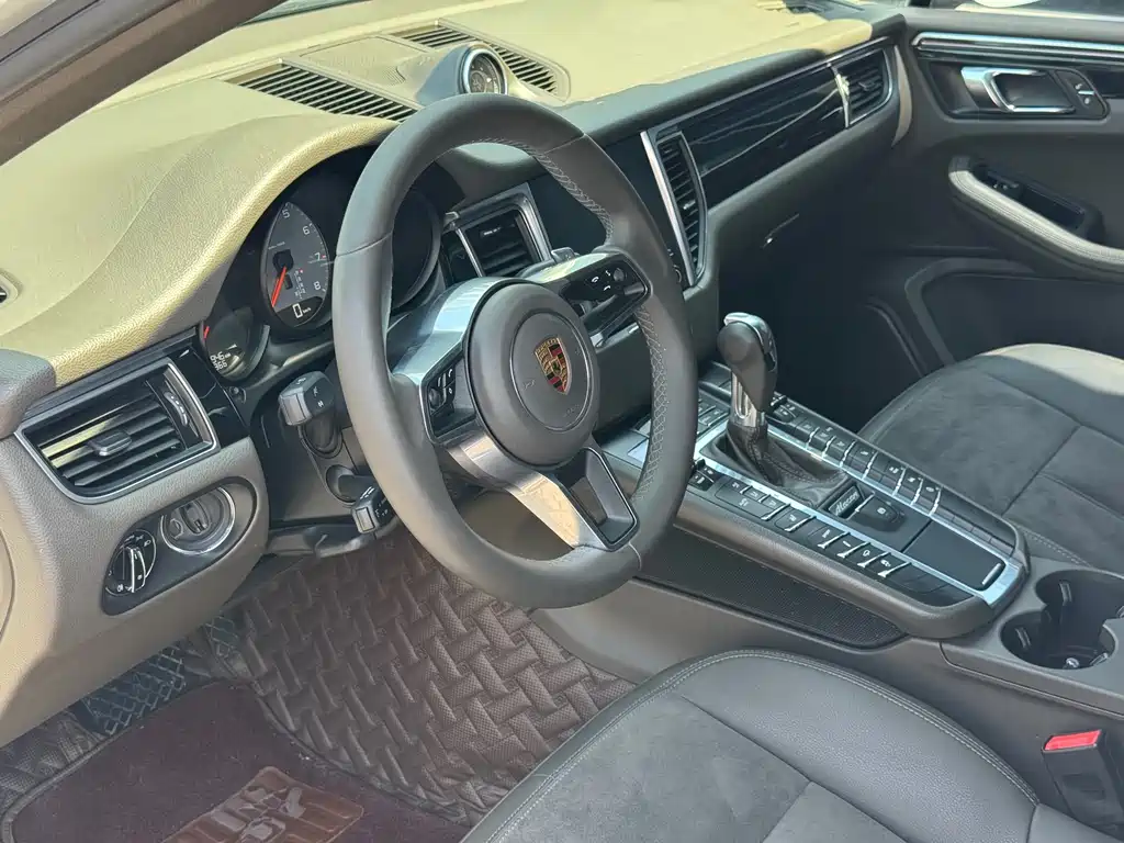 Porsche Macan 2017 — фото 10