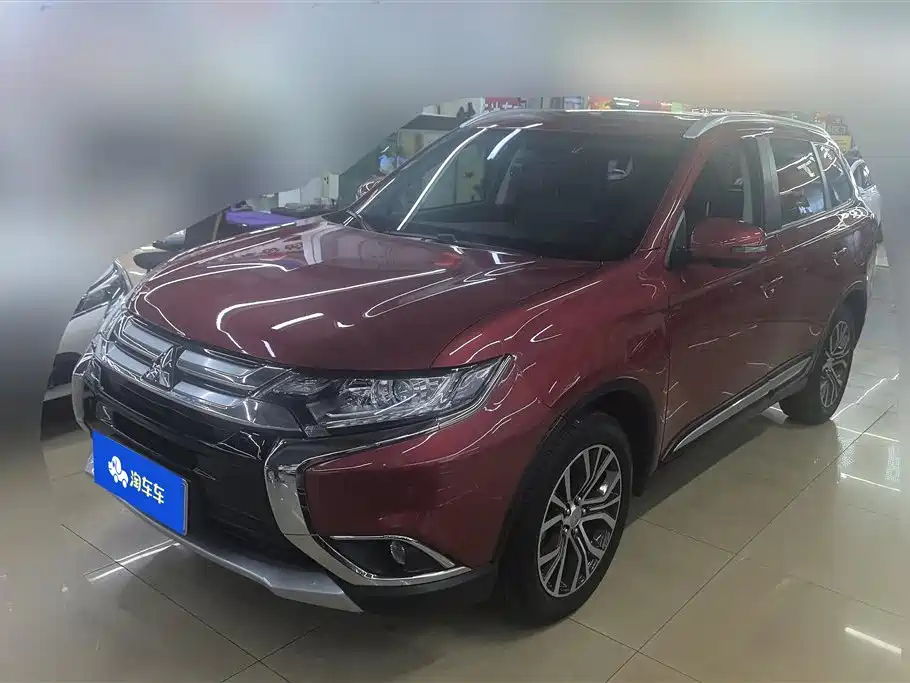 Mitsubishi Outlander 2018 — фото 1