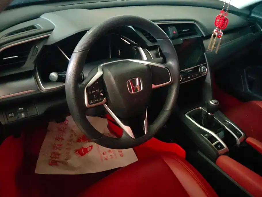 Honda Civic 2018 — фото 12