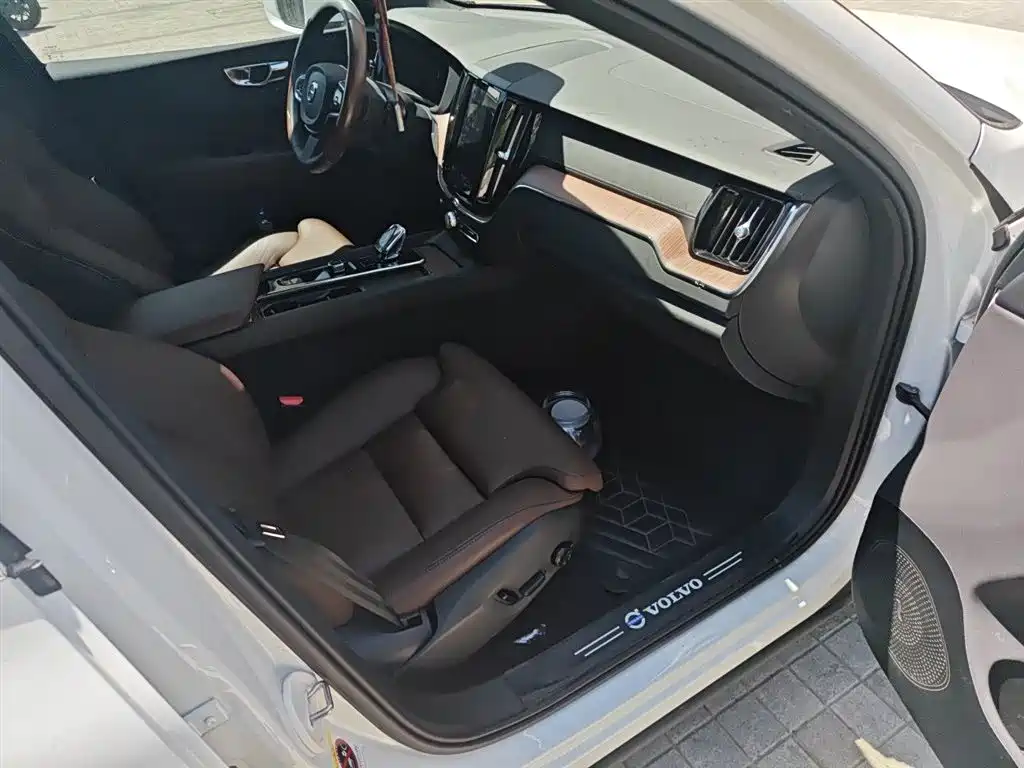 Volvo XC60 PHEV 2024 — фото 22