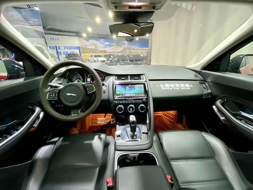 Jaguar E-PACE 2019 — фото 12