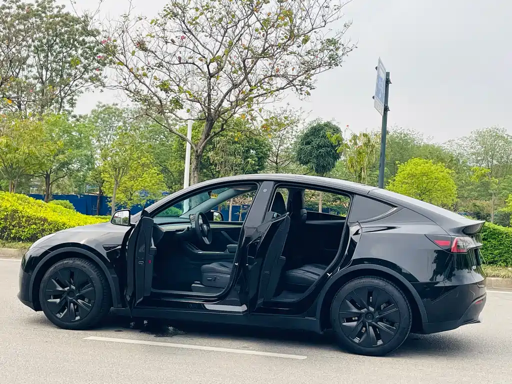 Tesla Model Y 2022 — фото 11