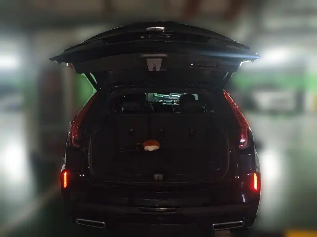 Cadillac XT4 2025 — фото 10