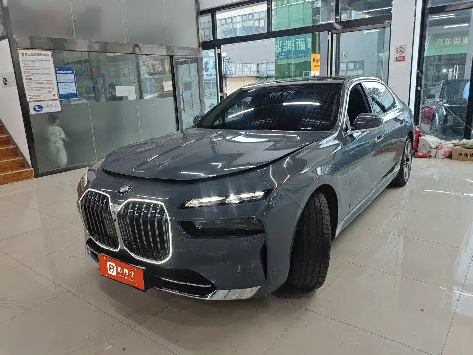 BMW 7 Series 2023 — фото 1