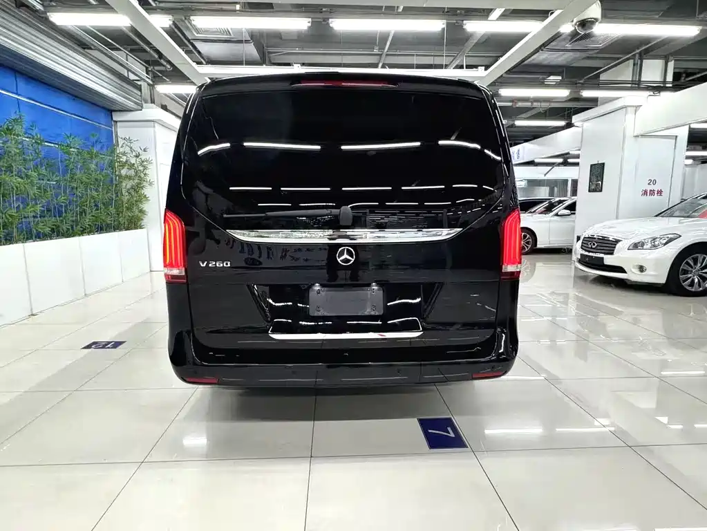 Mercedes-Benz V-Class 2021 — фото 14