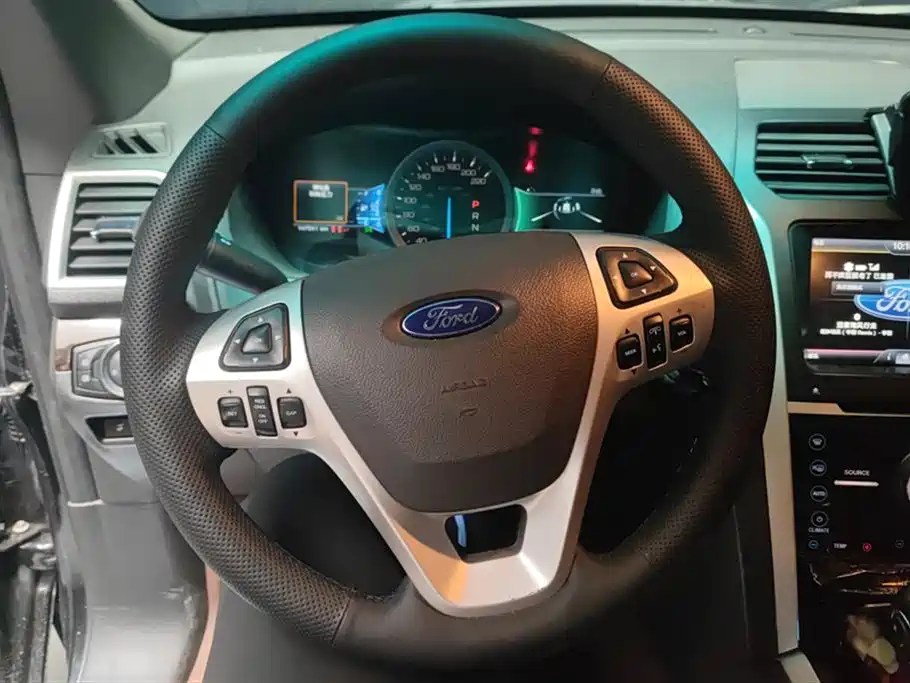 Ford Explorer 2015 — фото 15