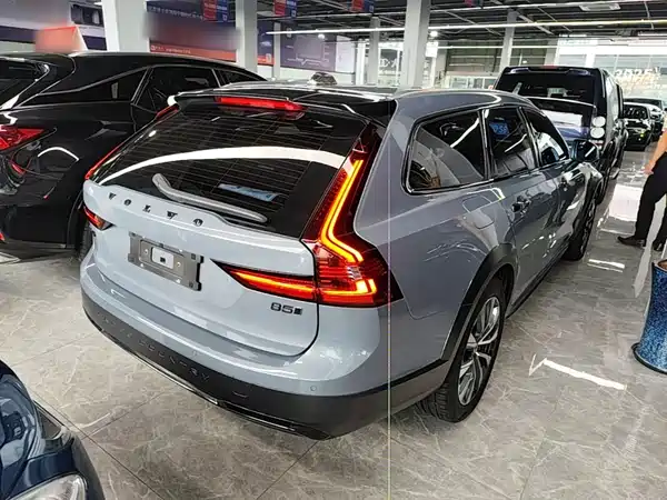 Volvo V90 2021
