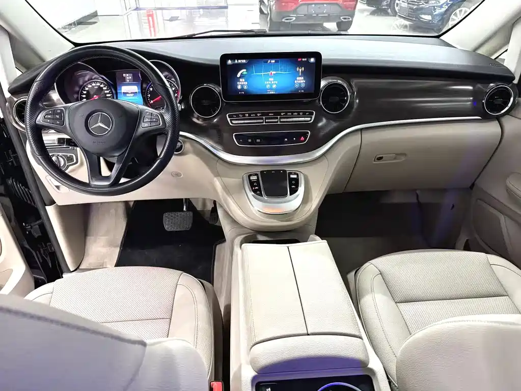 Mercedes-Benz V-Class 2021 — фото 12