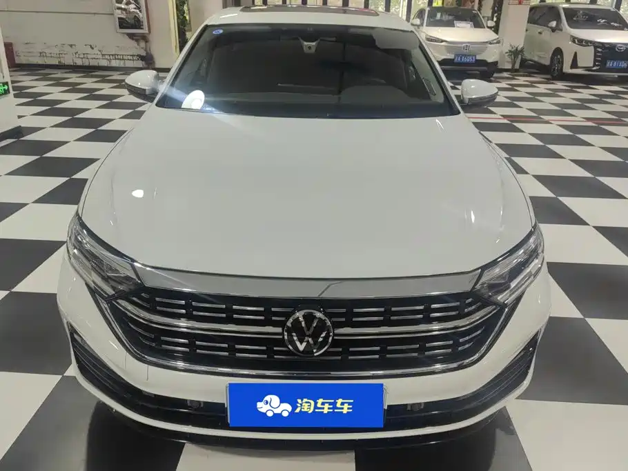 Volkswagen Sagitar 2022