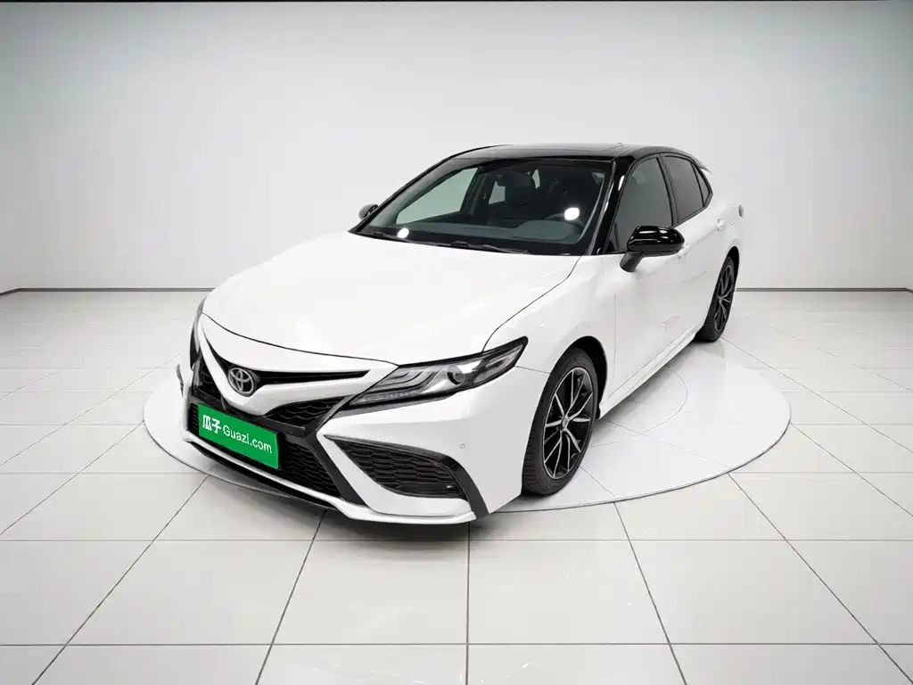 Toyota Camry 2021 — фото 2