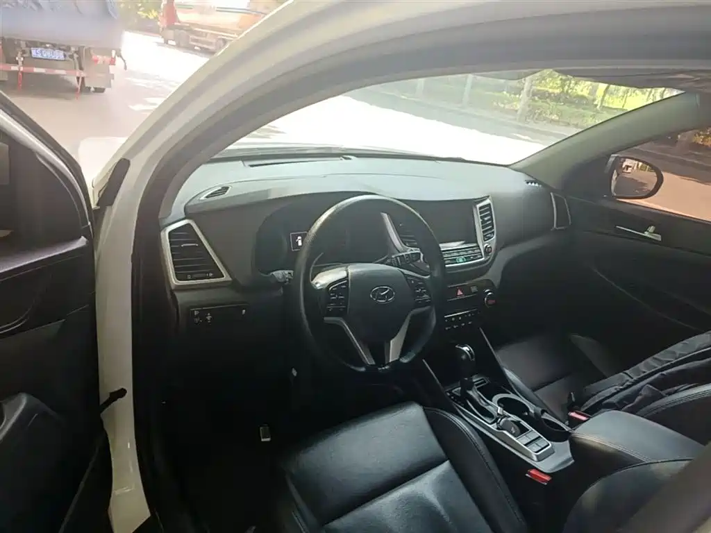 Hyundai Tucson 2016 — фото 10