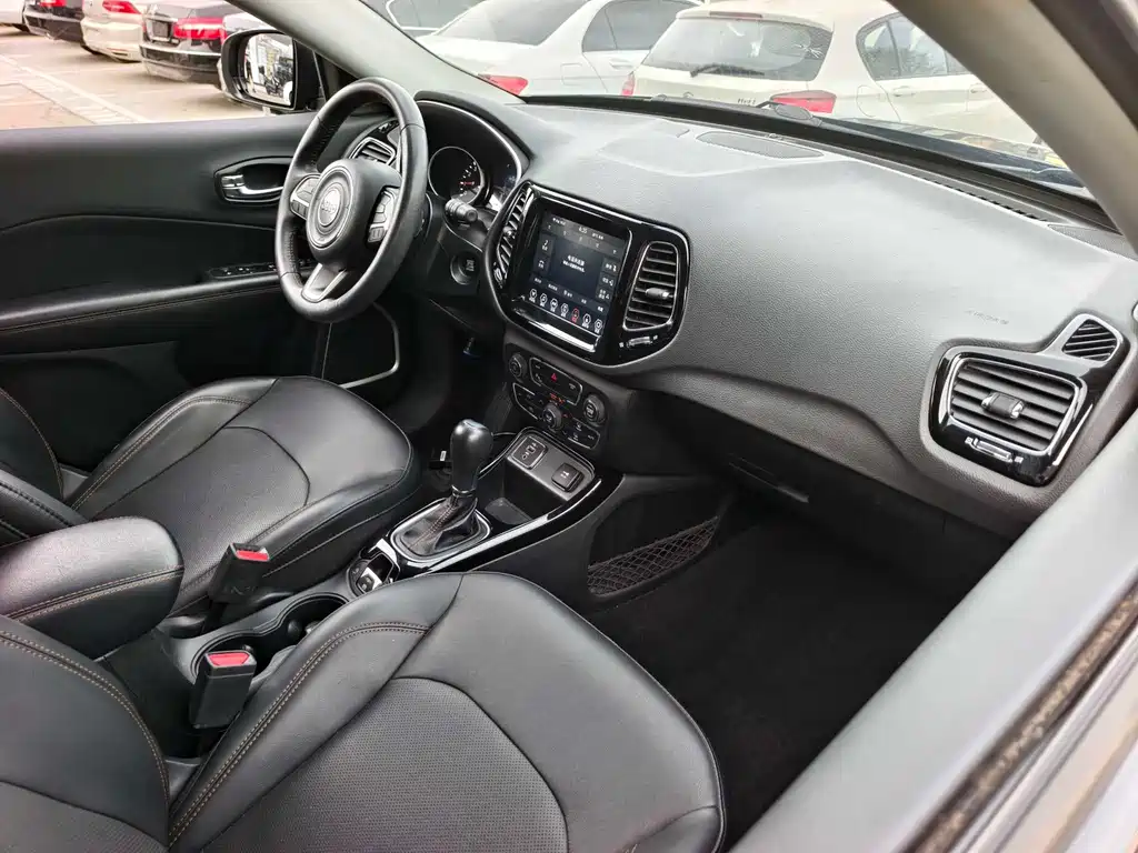 Jeep Compass 2020 — фото 17