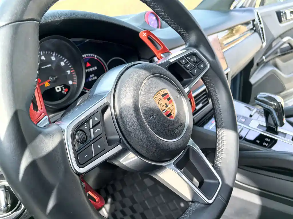 Porsche Cayenne 2018 — фото 13