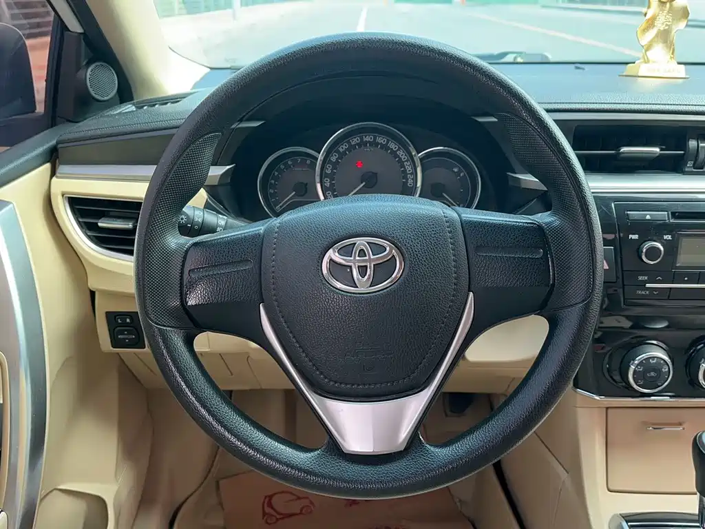 Toyota Corolla 2014 — фото 16