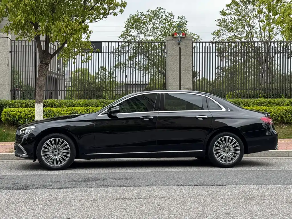 Mercedes-Benz E-Class 2022 — фото 3