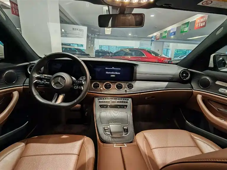 Mercedes-Benz E-Class 2023 — фото 13