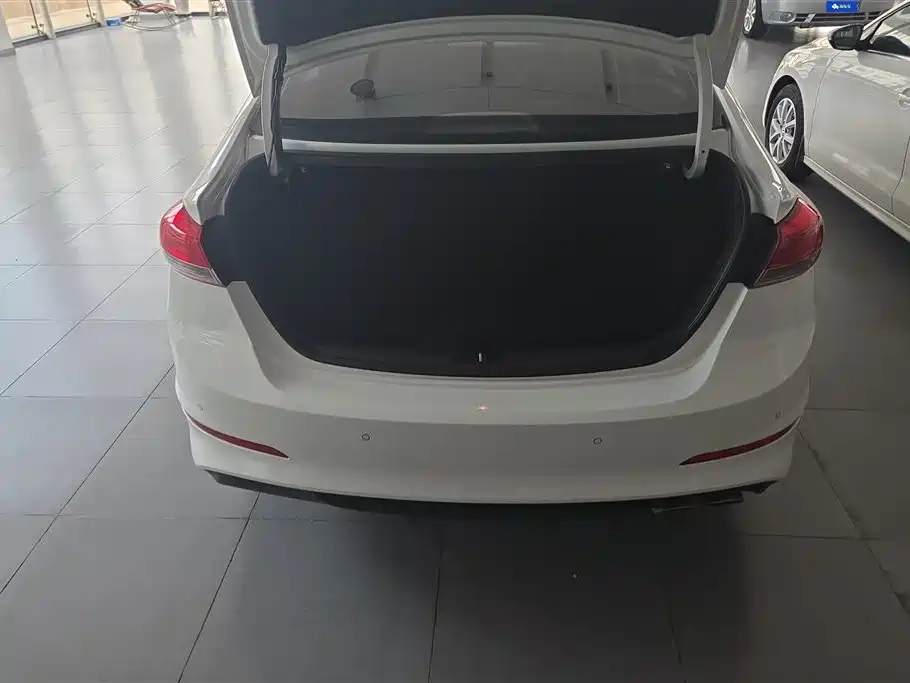 Hyundai Elantra 2019