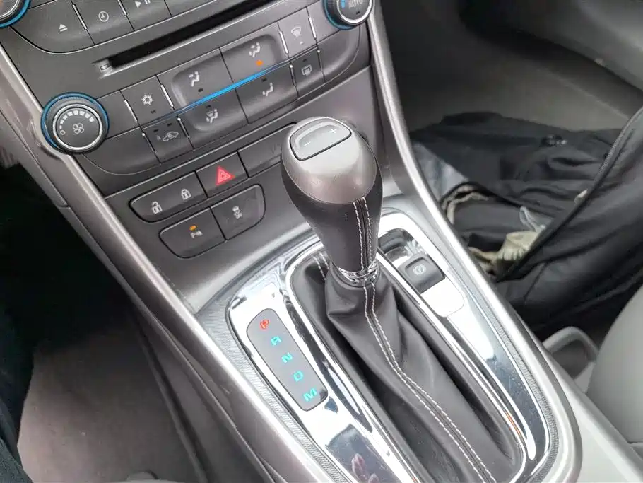 Chevrolet Malibu 2015 — фото 16
