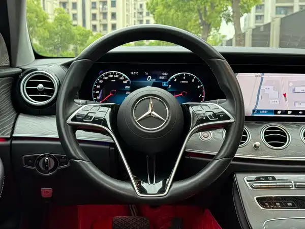 Mercedes-Benz E-Class 2022