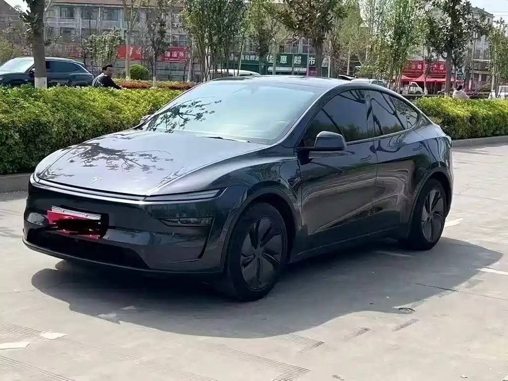 Tesla Model Y 2025