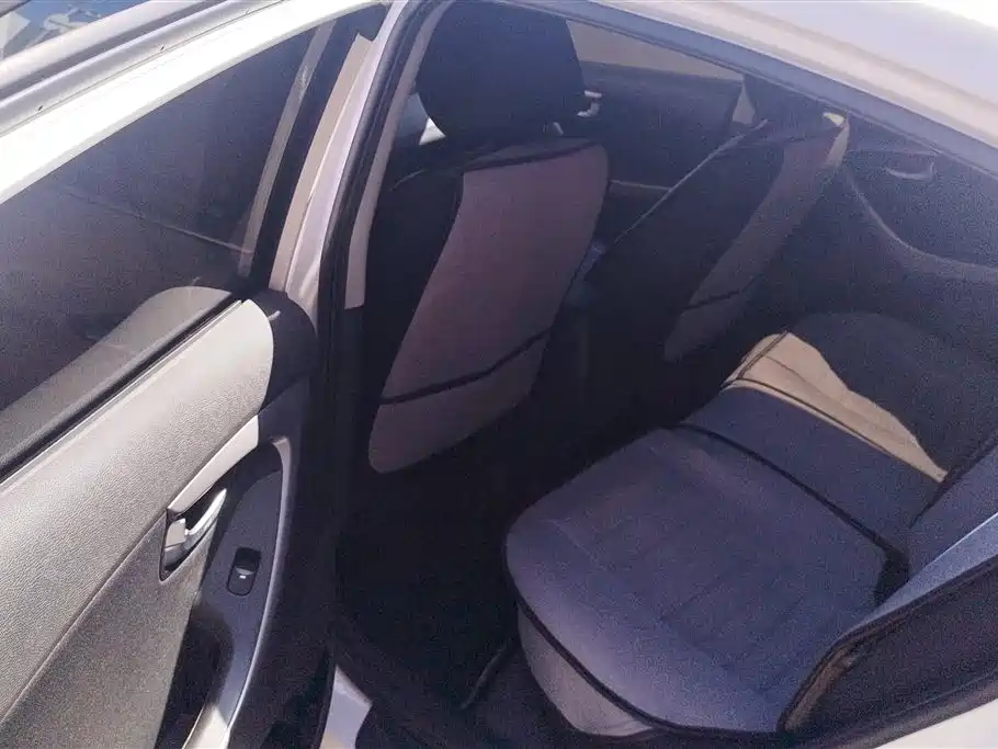 Hyundai Elantra Langdong 2015 — фото 11
