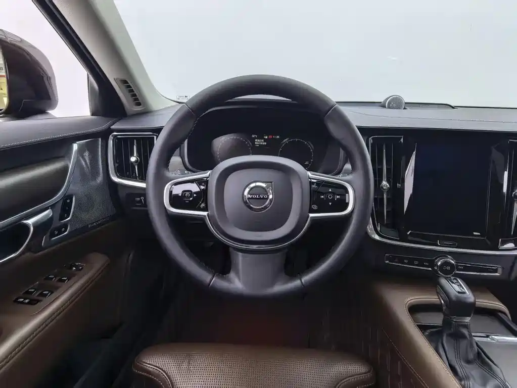 Volvo V90 2018 — фото 13