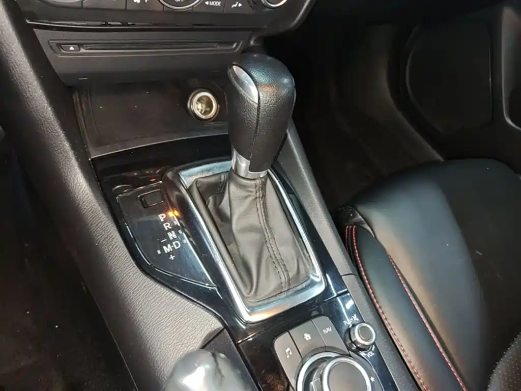 Mazda 3 Axela 2016 — фото 13