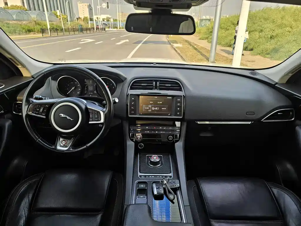 Jaguar F-PACE 2018 — фото 4