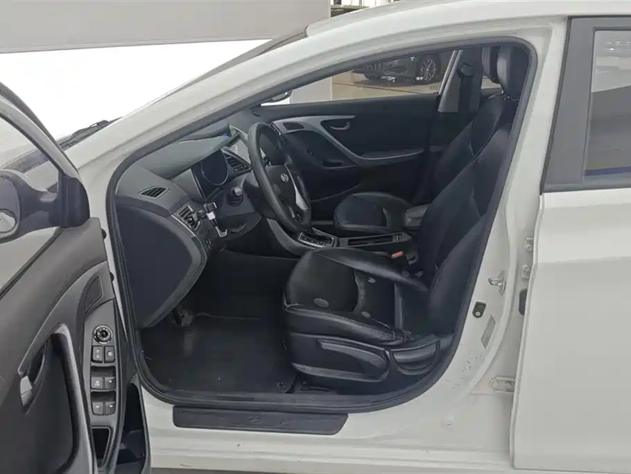 Hyundai Elantra Langdong 2015 — фото 9